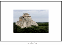 Pyramide d'UXMAL (Yucatan Mexique)