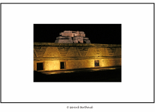 Pyramide d'UXMAL (Yucatan Mexique)